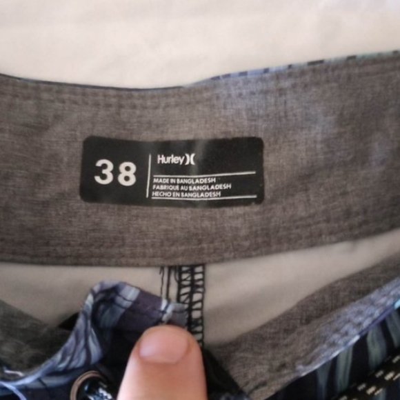 Bundle of 2 Mens Bottoms - HeatGear Under Armour - Hurley Swim Trunks Sz 38 - Picture 7 of 7